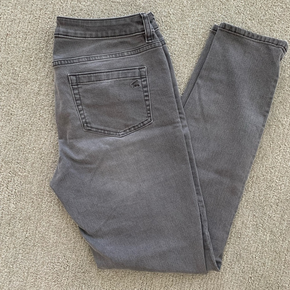 Gray denim jeans by Two by Vince Camuto